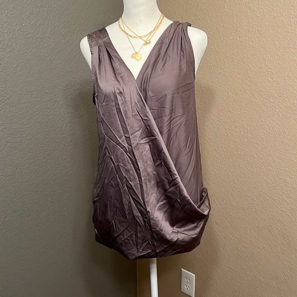 Simply Vera by Vera Wang crossover sleeveless top - Size Med.